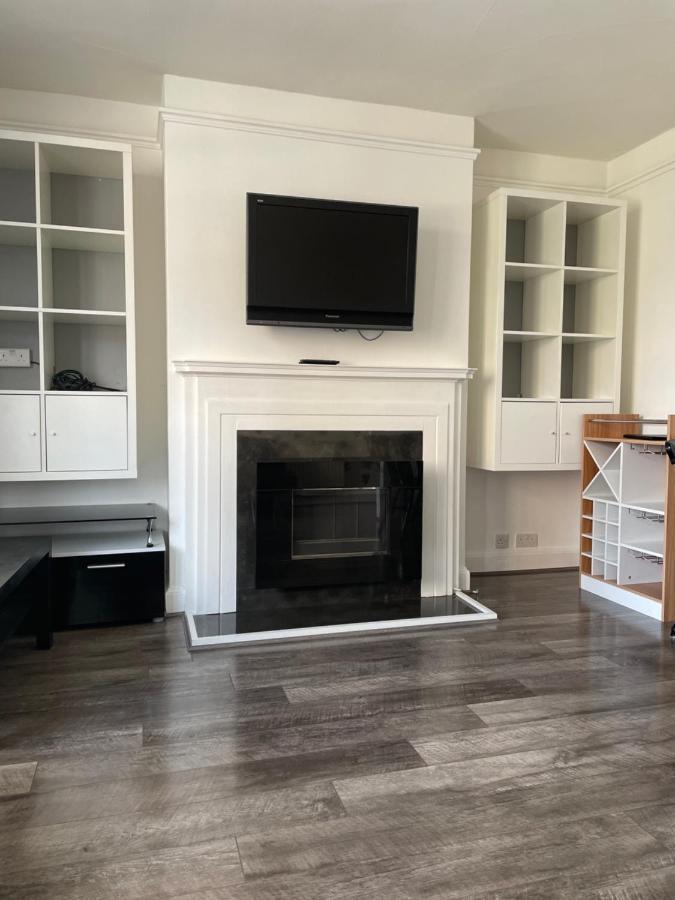 Bright And Spacious 2 Bedroom Apartment Sutton  Exterior photo